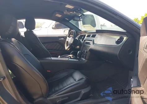 2013 Ford Mustang V6 Premium z USA, uszkodzony, nr VIN 1ZVBP8AM3D5227533